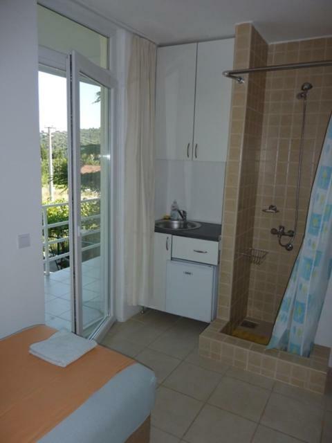 Mini Apartments Natasha Sutomore Ngoại thất bức ảnh